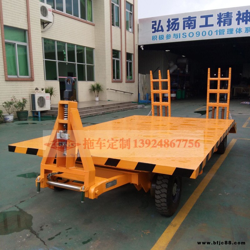 南工平板拖車(chē)廠家定制挖掘機(jī) 壓路機(jī) 帶登車(chē)橋平板車(chē)NGTT05FB-23/45-4H