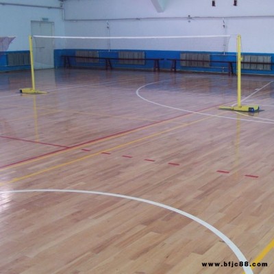 延邊雙鑫運動木地板直銷國產柞木羽毛球館強化地板施工生產商