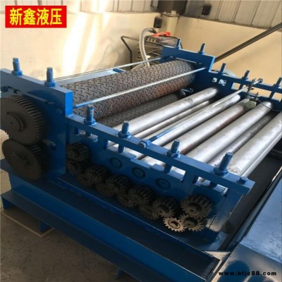 防滑板壓花機(jī)設(shè)備 柳葉壓花機(jī) 大鐵門裝飾板壓花機(jī) 新鑫液壓 壓花機(jī)設(shè)備