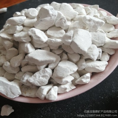 生石灰廠家 鈣氧化物 農(nóng)用生石灰塊 農(nóng)業(yè)種植 塊狀生石灰 氧化鈣顆粒