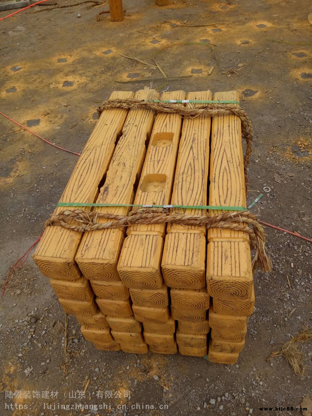 聊城混凝土水泥制品生產廠家水泥仿樹樁柵欄防水防潮堅固耐用