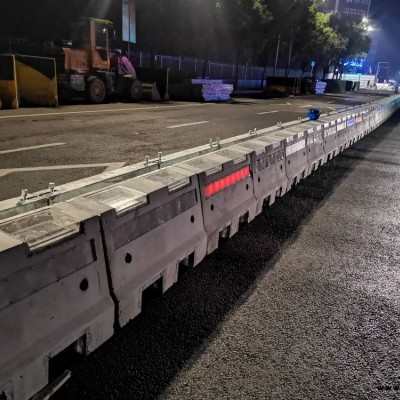 句容萬方供應 玄武湖 云南路 圍擋 按需定制 上門安裝 句容萬方水泥制品有限公司