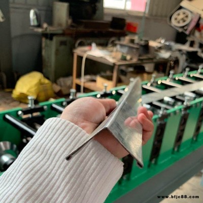 全自動(dòng)角鐵成型機(jī) 壓角鋼的機(jī)器 彩鋼角鋼機(jī)器 東越壓瓦機(jī)