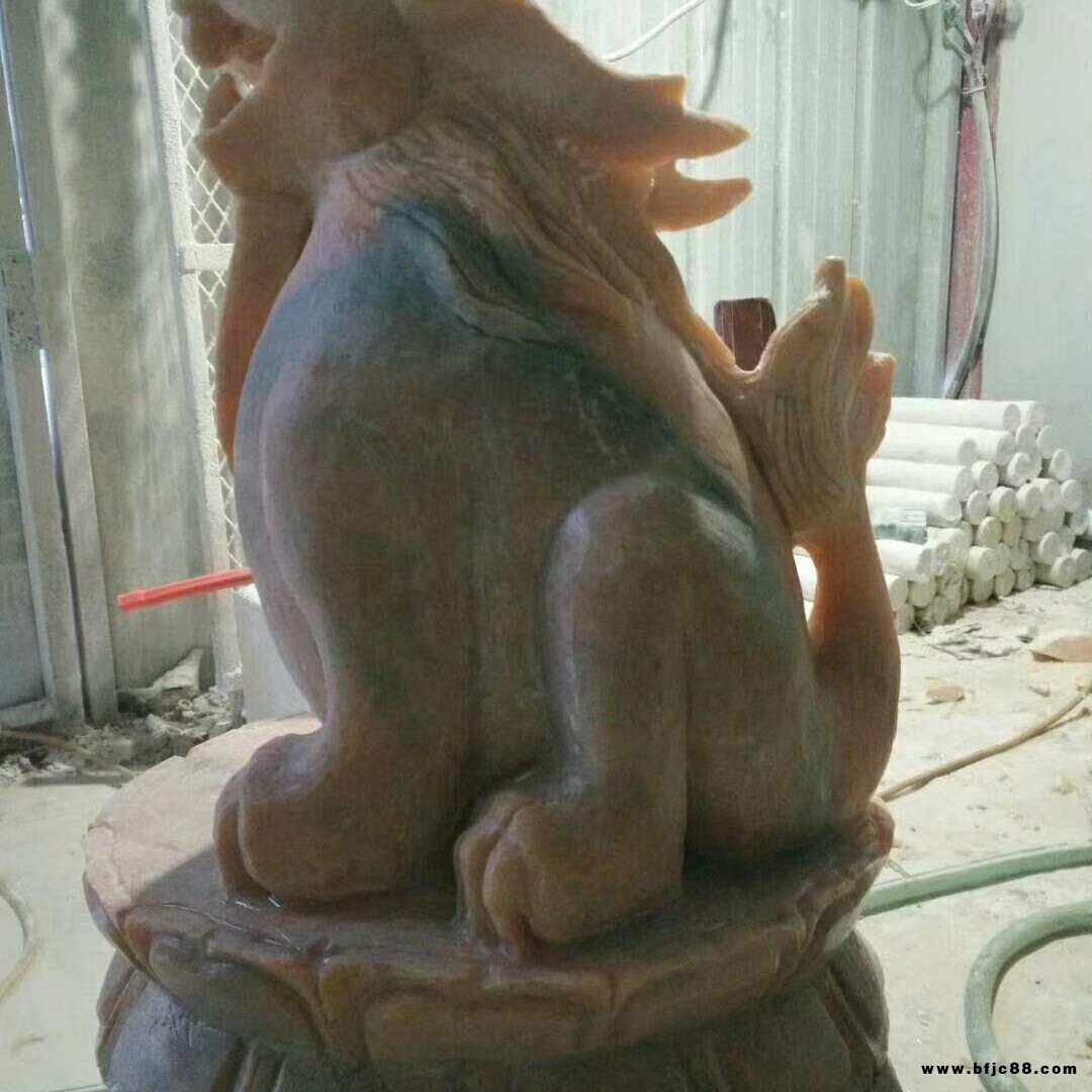 盛景萬噸假山石料儲(chǔ)備基地之石雕，批零兼營，量大從優(yōu)
