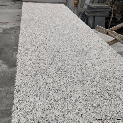 礦山廠家 湖北白麻 火燒面芝麻白 火燒板 火燒石 花崗巖石材批發(fā)