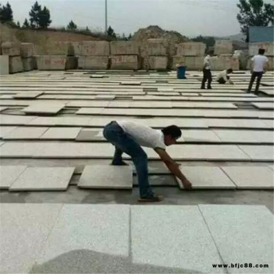 芝麻白廠家批發(fā) 火燒板芝麻白 防滑天然花崗巖 道路專用芝麻白石材 量大