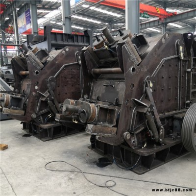 流動式花崗巖移動破碎站 輪胎式河卵石粉碎移動車 砂石生產線移動破碎車