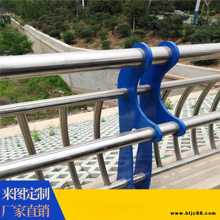 304不銹鋼管復(fù)合管 道路橋梁安全護(hù)欄道路施工安全防護(hù)欄桿 不銹鋼復(fù)合管 景觀欄 橋梁護(hù)欄 道路隔離防護(hù)圍欄 9亮