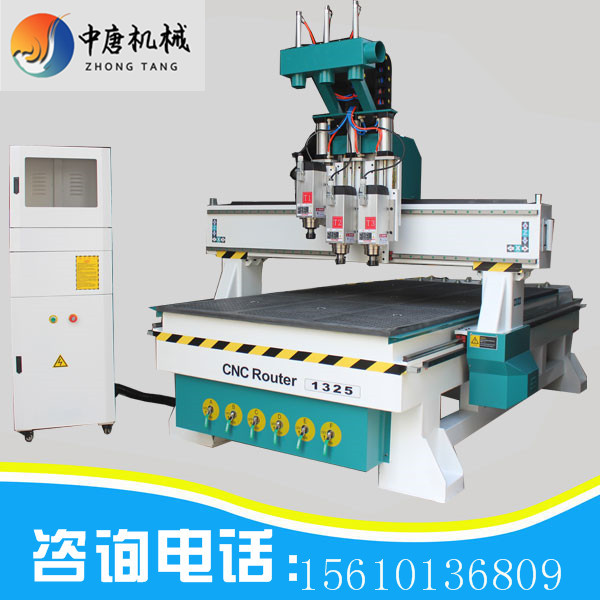 自動(dòng)換刀下料機(jī) 多工序開料機(jī) 實(shí)木門櫥柜加工中心示例圖1