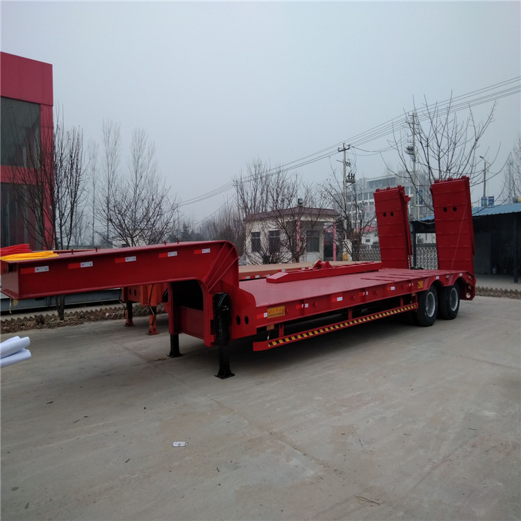 超長(zhǎng)平板半掛車和超長(zhǎng)集裝箱骨架車標(biāo)準(zhǔn)5.5噸13米鉤機(jī)板盤子7.8噸示例圖2