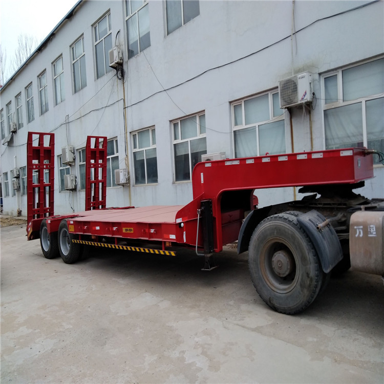超長(zhǎng)平板半掛車和超長(zhǎng)集裝箱骨架車標(biāo)準(zhǔn)5.5噸13米鉤機(jī)板盤子7.8噸示例圖3