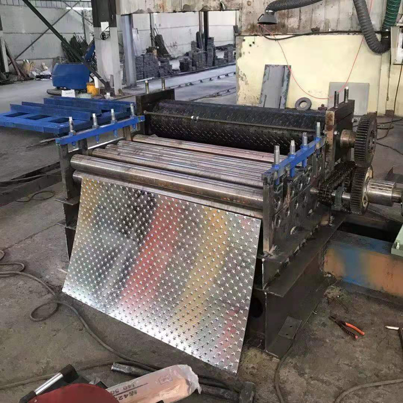 3mm防滑板壓花機 扁鋼壓花機 鑫威達 大量出售 行情價格
