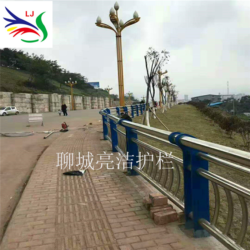 不銹鋼橋梁護欄 不銹鋼復合管護欄 橋梁防撞復合管護欄示例圖1