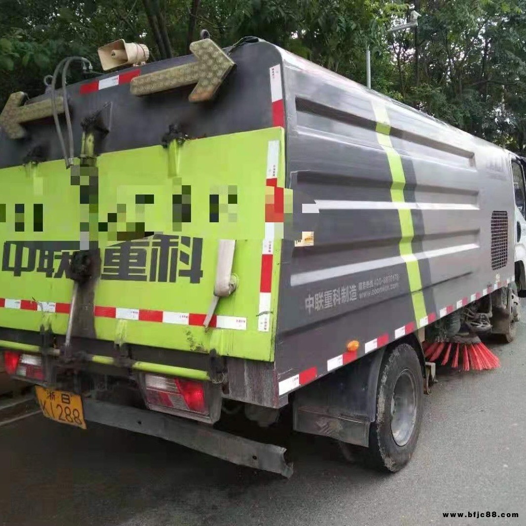 二手廠區(qū)清掃車  二手中聯(lián)重科   掃路車   場區(qū)清掃   掃地車  清掃車  二中型掃路車  二手設(shè)備廠家