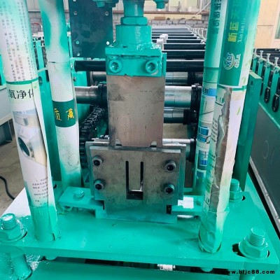 新型卡龍骨圍擋板機(jī) 企華壓瓦機(jī) 圍擋板機(jī) 彩鋼圍擋板設(shè)備