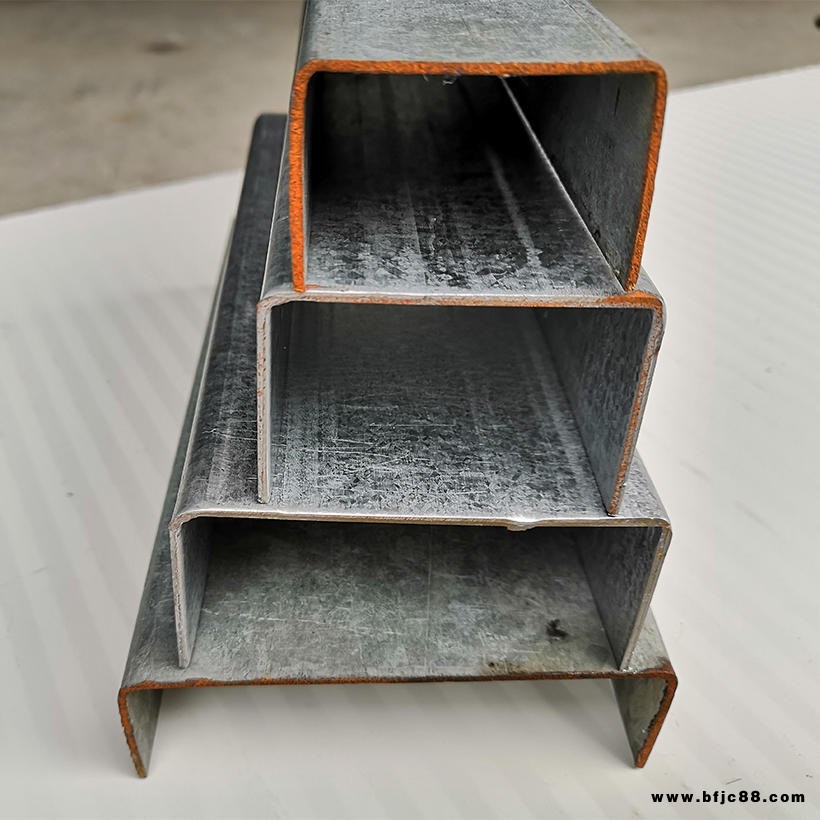 供應(yīng)U4030門(mén)邊扣槽工業(yè)推拉門(mén)型材配件提升門(mén)板配件車庫(kù)門(mén)配件奧文