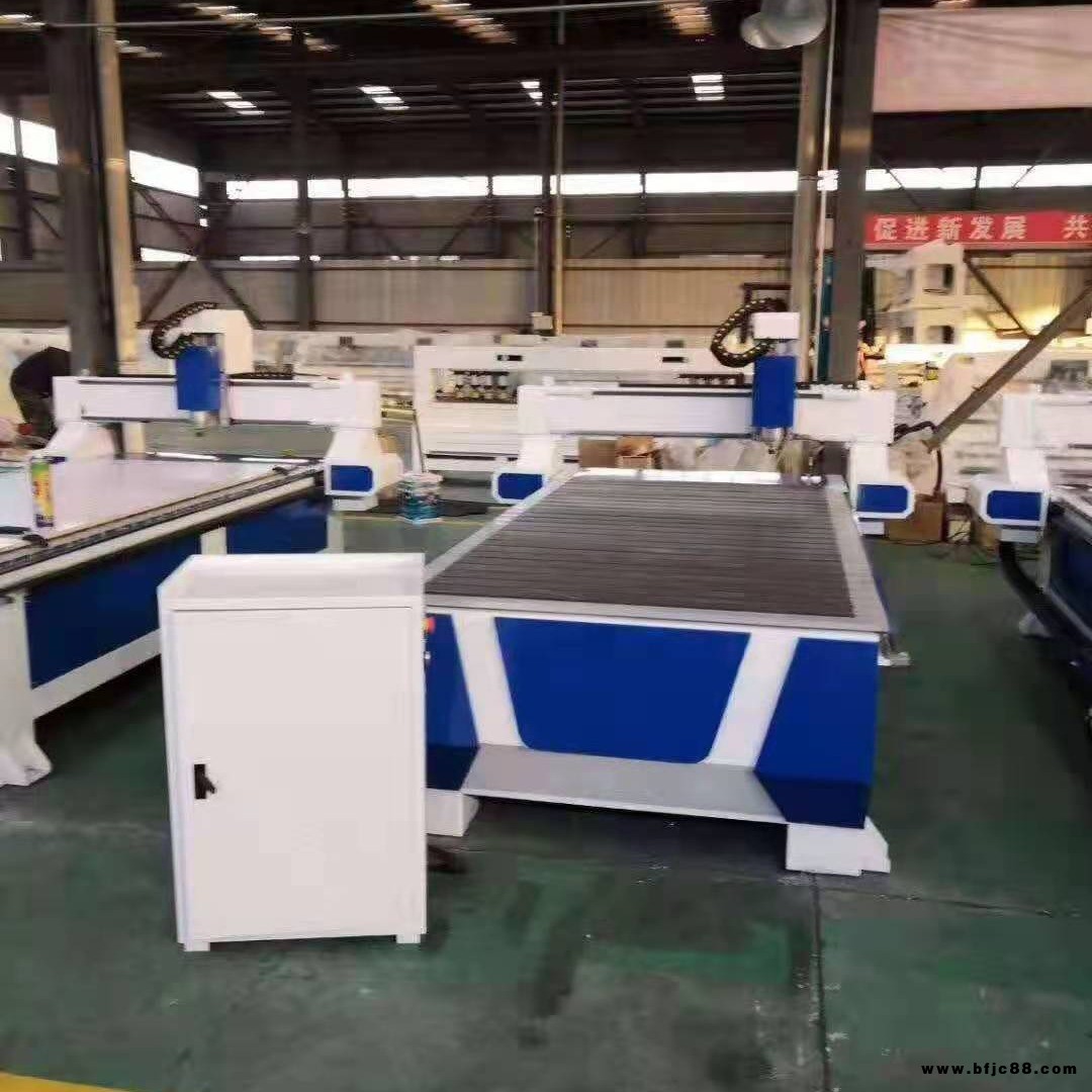 五軸數控批發銷售木工雕刻機 可以雕刻各種木質材料 ，家具行業，門板雕刻花紋