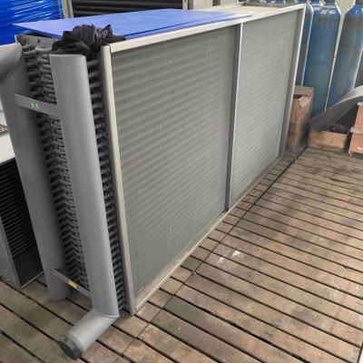 碳鋼列管換熱器風冷卻器中央空調散熱器冷卻器對流散熱器工業用水冷散熱器煙氣余熱換熱器空氣水冷卻器工業散熱器管式散熱器銅
