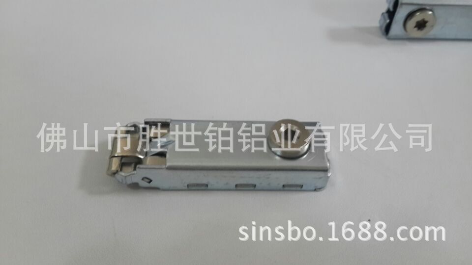 批發(fā)供應八棱柱扣件/扁鋁連接件/三卡鎖/聯(lián)板五金配件/展覽用鎖件示例圖6