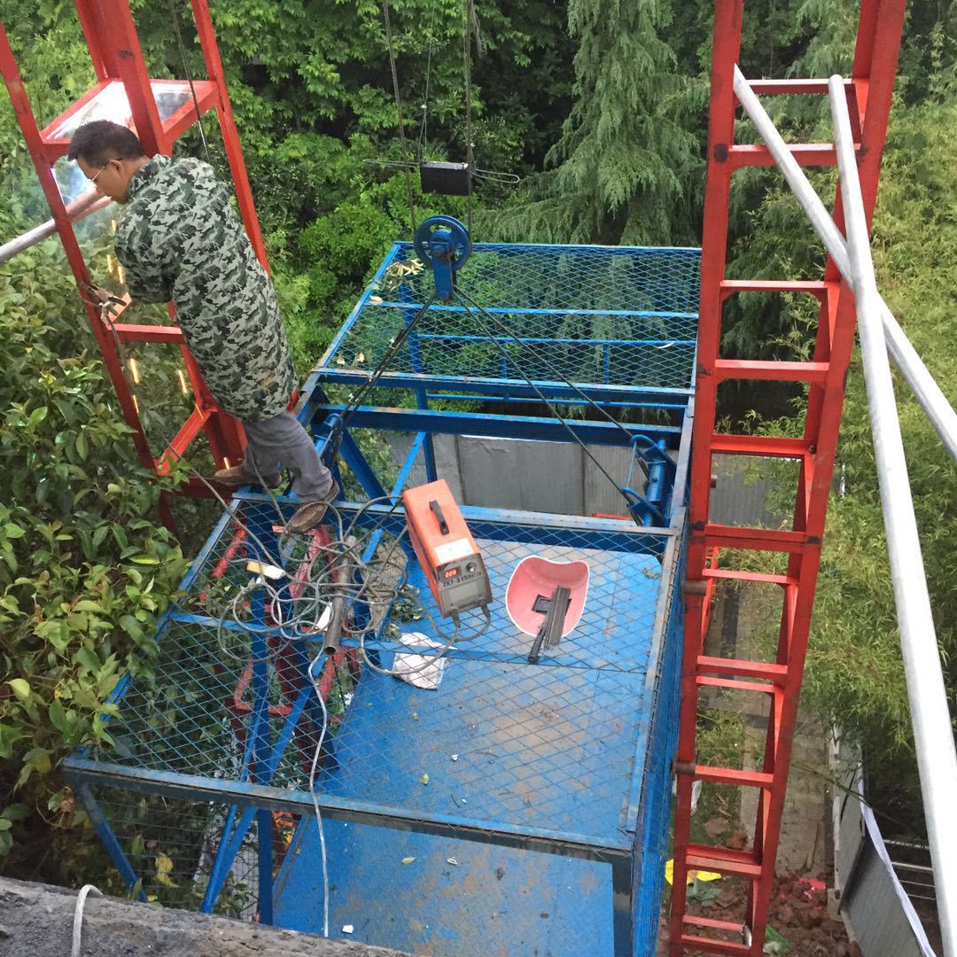 供應(yīng)福建泉州專用蓋房提料機 兩柱一籠升降設(shè)備 雙株單籠龍門架示例圖3