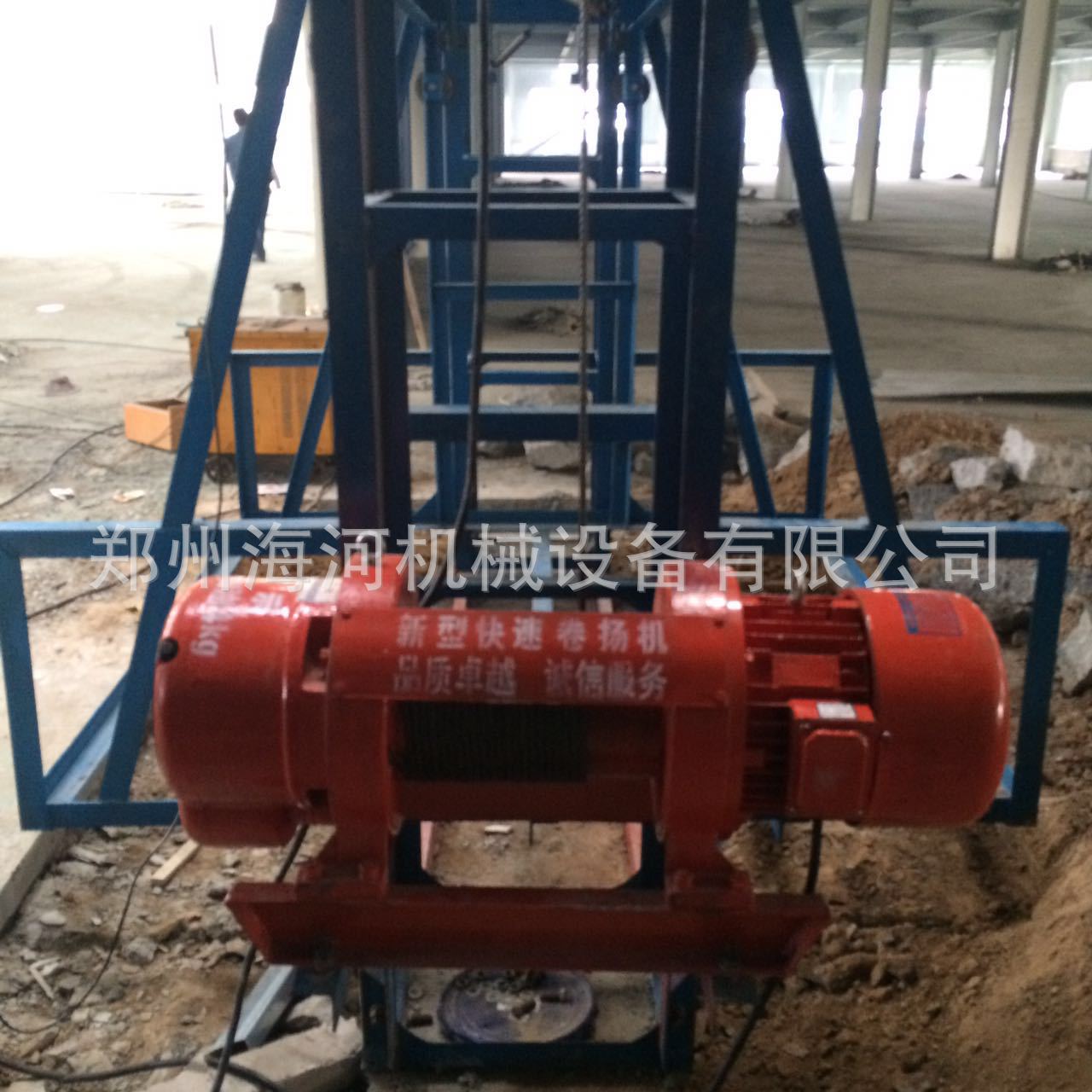 供應(yīng)福建泉州專用蓋房提料機 兩柱一籠升降設(shè)備 雙株單籠龍門架示例圖15