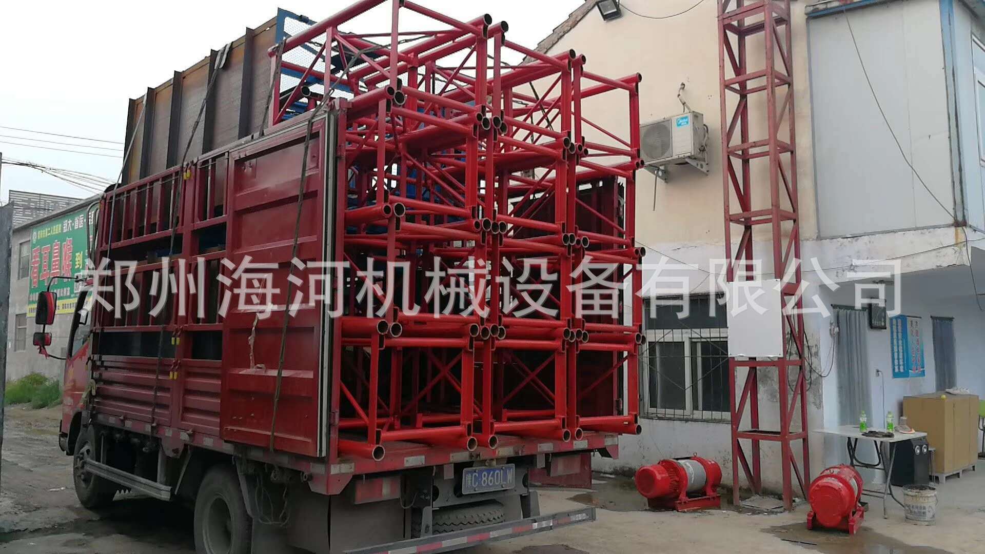 供應(yīng)福建泉州專用蓋房提料機 兩柱一籠升降設(shè)備 雙株單籠龍門架示例圖21