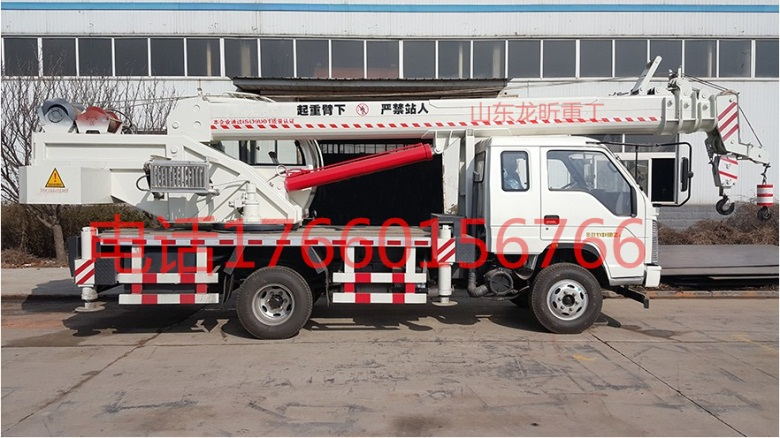 龍昕8噸汽車起重機      小巧靈活   動力強勁  高效節(jié)能示例圖3