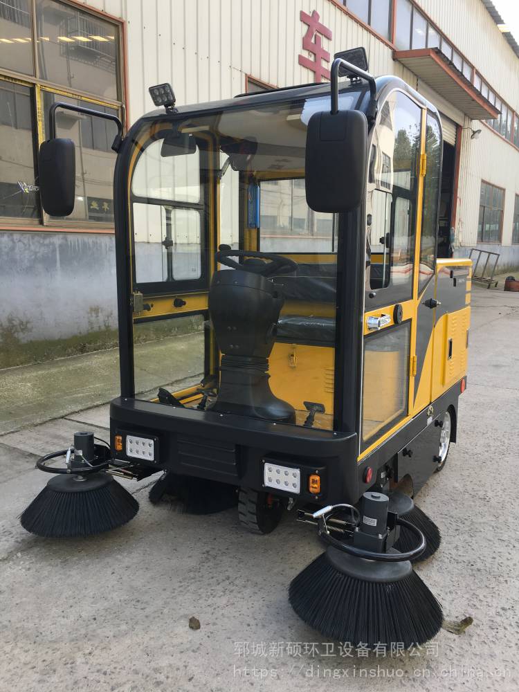 物業車庫商場清洗噴霧清掃車全封閉駕駛式環衛景區商場多功能清掃車電動清掃車