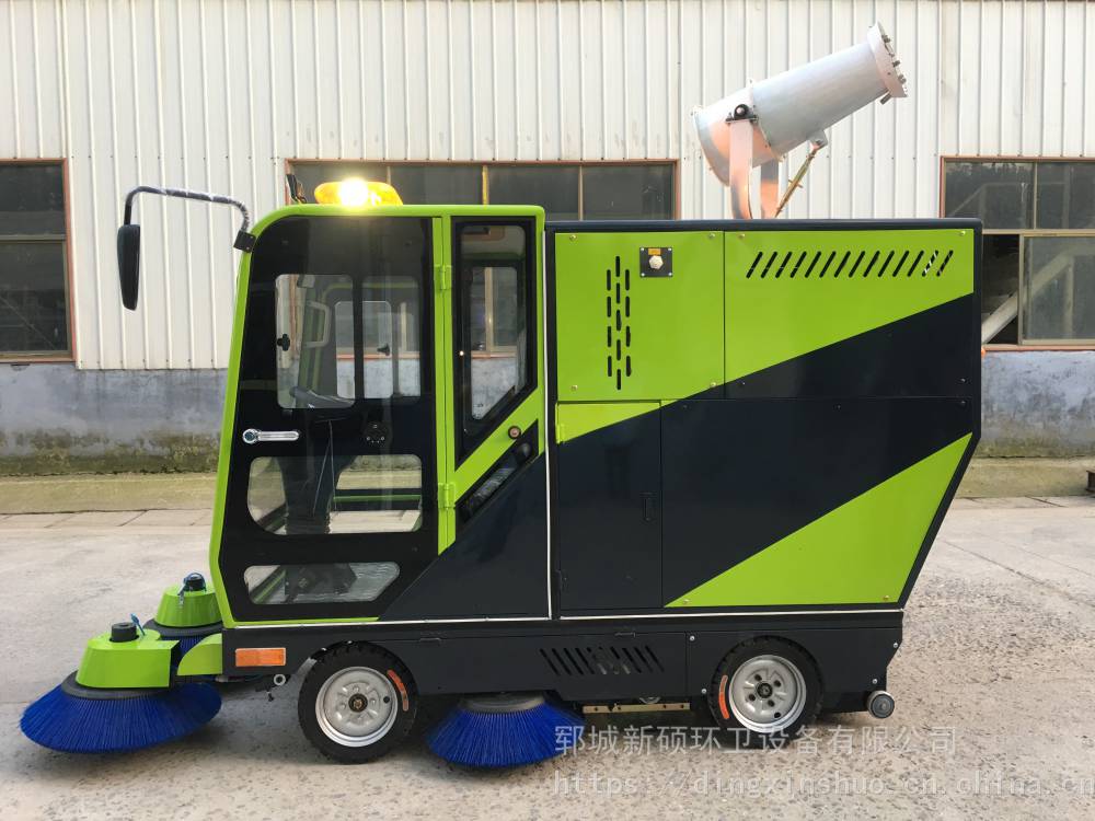 物業(yè)車庫(kù)商場(chǎng)清洗噴霧清掃車定制駕駛式掃地車商場(chǎng)景區(qū)保潔清潔吸塵車電動(dòng)清掃車價(jià)格