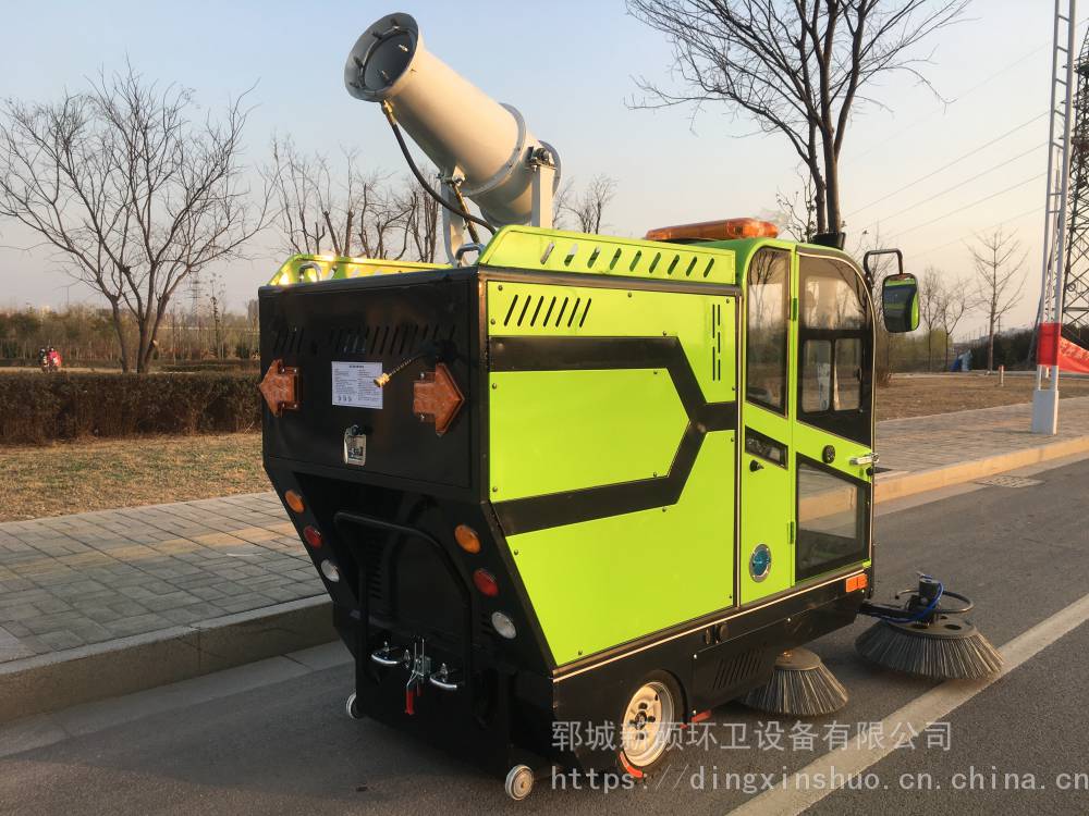 物業(yè)車庫(kù)商場(chǎng)清洗噴霧清掃車定制駕駛式掃地車商場(chǎng)景區(qū)保潔清潔吸塵車電動(dòng)清掃車價(jià)格