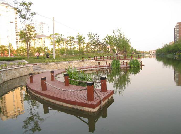 蘇航定制公園木棧道園林景觀木質(zhì)地板戶外防腐木橋梁木質(zhì)浮橋碼頭示例圖3