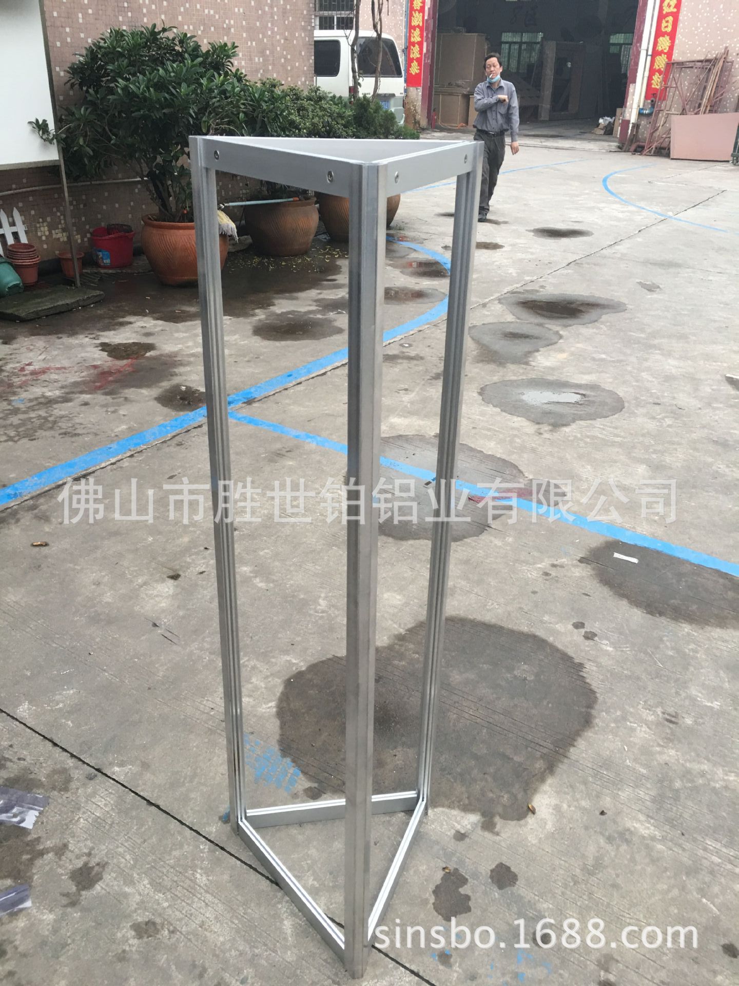 智能鎖旋轉展示架配萬向滑輪五金拉手專用展覽架參展便攜3角展架示例圖3