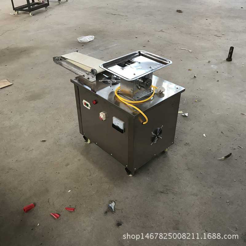 新型多功能西面來風(fēng)扯面機(jī)多種磨具一機(jī)多用示例圖2