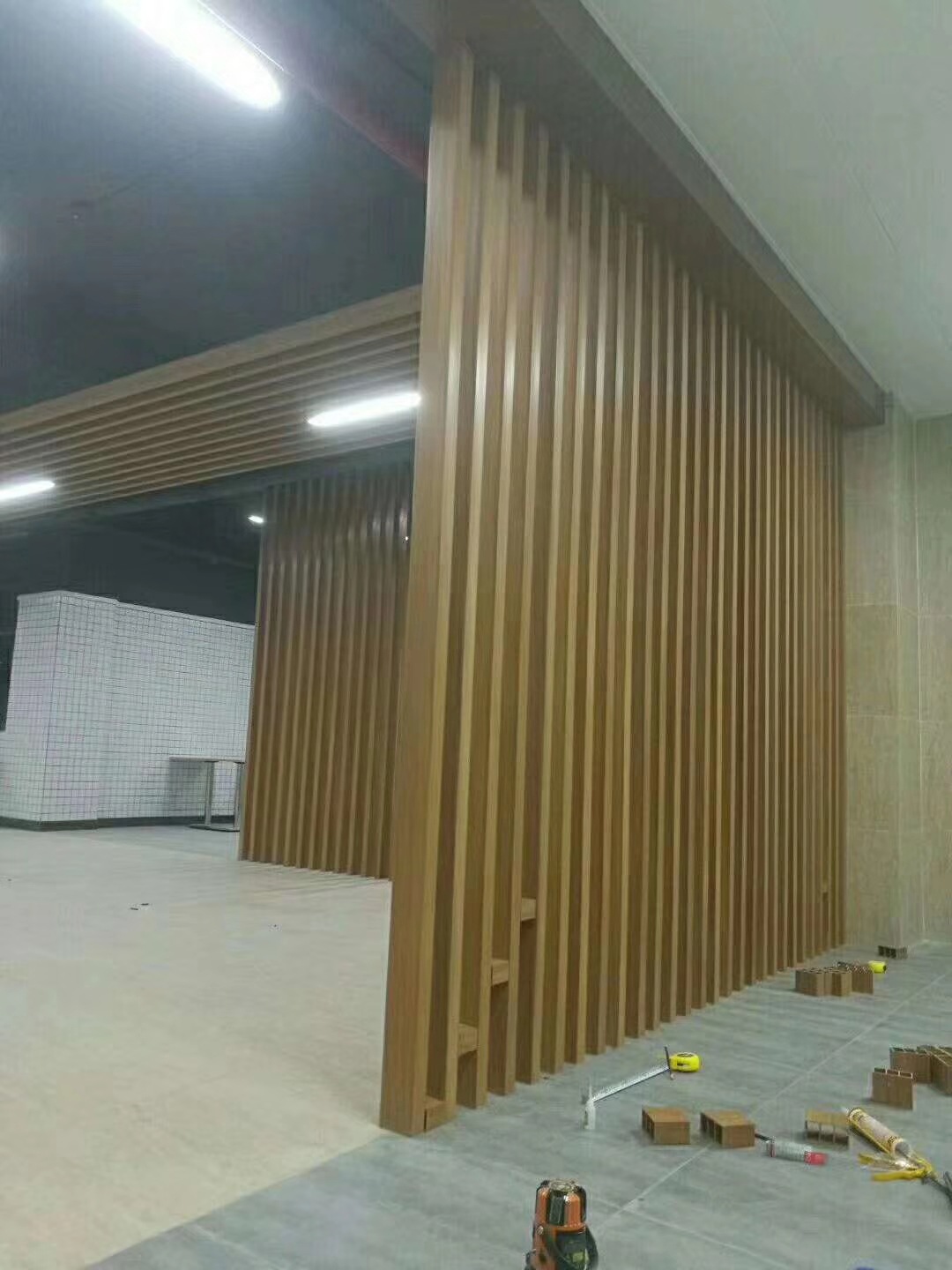 博嶺生態(tài)木100*200方木 方通吊頂假梁 立柱隔斷 生態(tài)木方通示例圖4