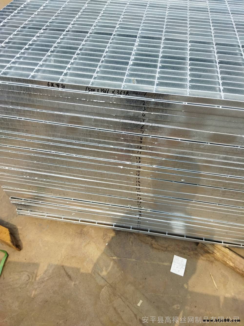 鍍鋅格柵踏網930*1000 ，30mm厚，網孔40*100 ，厚4鍍鋅格柵踏網|鍍鋅格柵