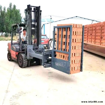 標(biāo)磚搬運(yùn)抱磚機(jī) 金樽叉車(chē)鏟車(chē)抱磚機(jī) 1000型標(biāo)磚抱磚夾現(xiàn)貨