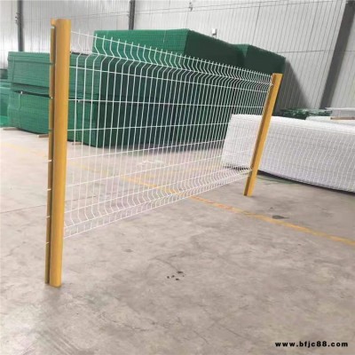 潤光加工銷售桃型柱圍欄網(wǎng)桃形柱護(hù)欄養(yǎng)殖果園隔離欄廠家