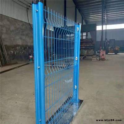 潤光加工銷售桃型柱圍欄網(wǎng)浸塑防護(hù)柵欄小區(qū)桃型柱護(hù)欄網(wǎng)廠家
