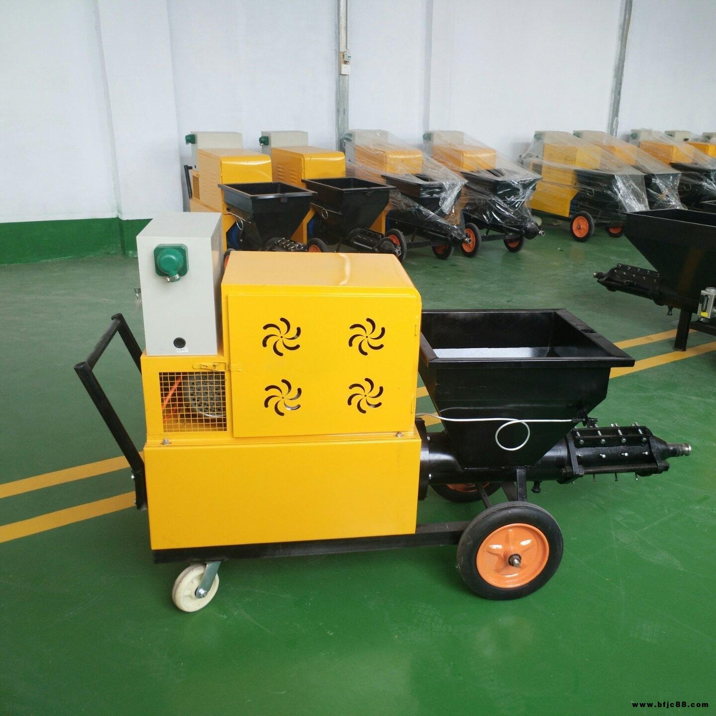 華云閣新型全自動砂漿噴涂機HY511多功能砂漿噴涂機 真石漆涂料石膏噴涂設(shè)備柱塞式噴涂機廠家