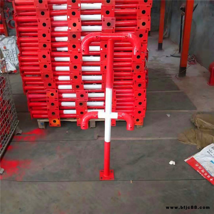 紅白相間干字柱工地樓梯扶手 王字柱樓梯扶手 轉(zhuǎn)角柱扶手 中峰絲網(wǎng)現(xiàn)貨批發(fā)