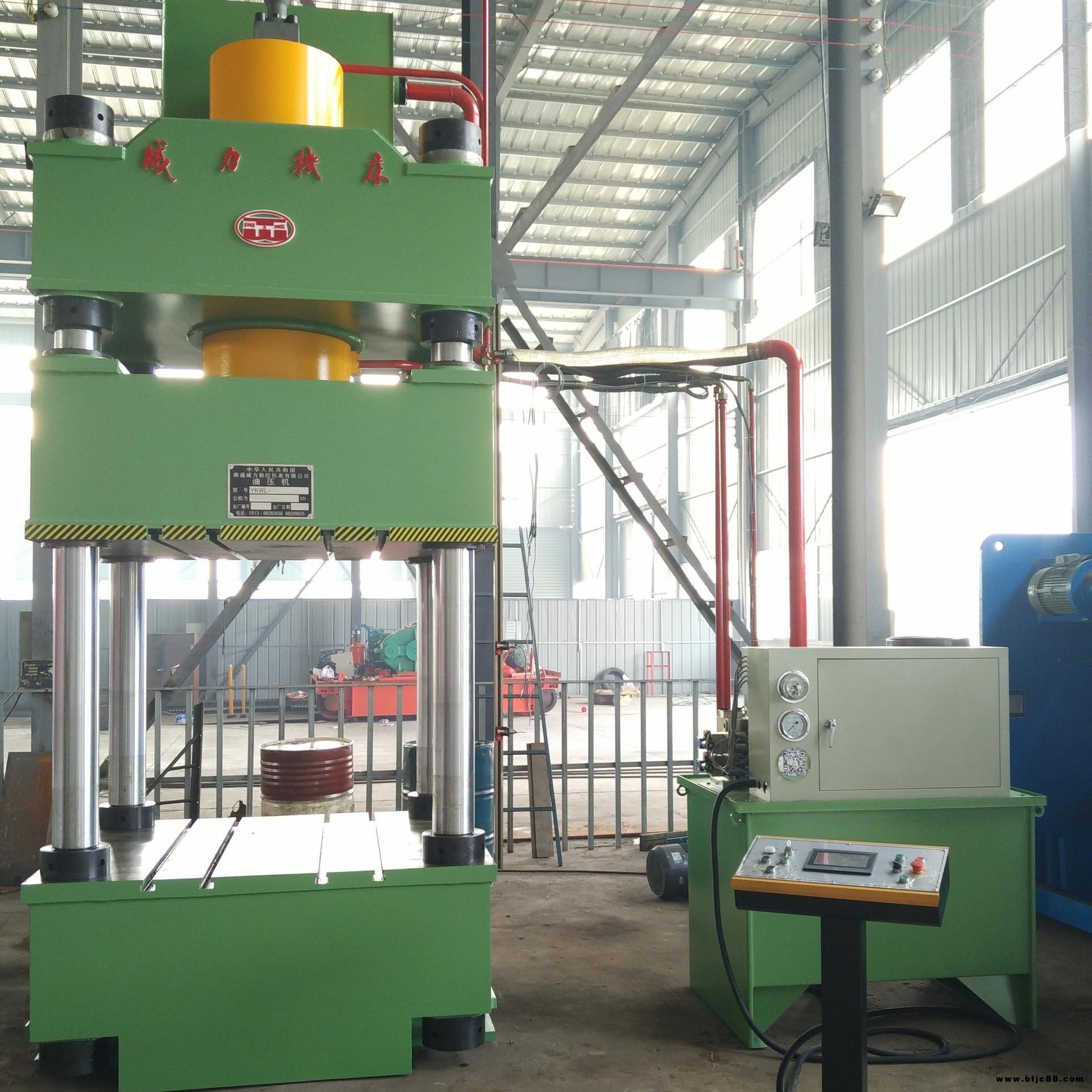 南通液壓機廠家  單柱液壓機  四柱液壓機  粉末成型液壓機  框架式壓力機  薄板拉伸液壓機 質量有保證