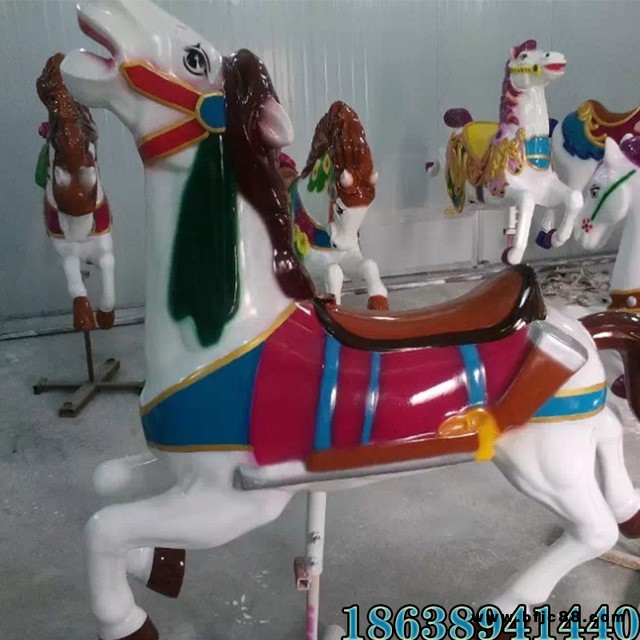 小馬玻璃鋼馬 豪華旋轉(zhuǎn)木馬  簡易轉(zhuǎn)馬配件 廣場游樂設(shè)備  婚慶典禮玻璃鋼馬