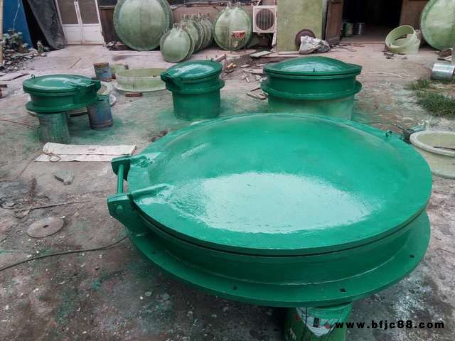 利禹水工鋼制浮箱拍門 DN600mm玻璃鋼拍門 復(fù)合材料拍門不銹鋼拍門