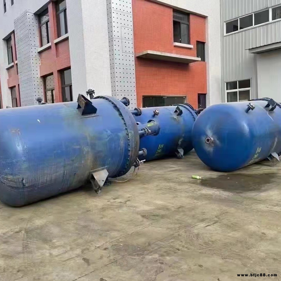 鈦材內盤管 5000升 襯塑反應釜 12臺，鈦材2臺TA2 內盤管，鈦材攪拌裝置，18年生產，安裝未用。