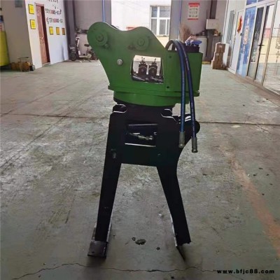 挖機(jī)改裝吊鉗 路沿石吊夾具 挖掘機(jī)路邊石夾子 創(chuàng)菲CF-20路沿石夾子 路沿石夾子 鋪路沿石用鐵夾子價格