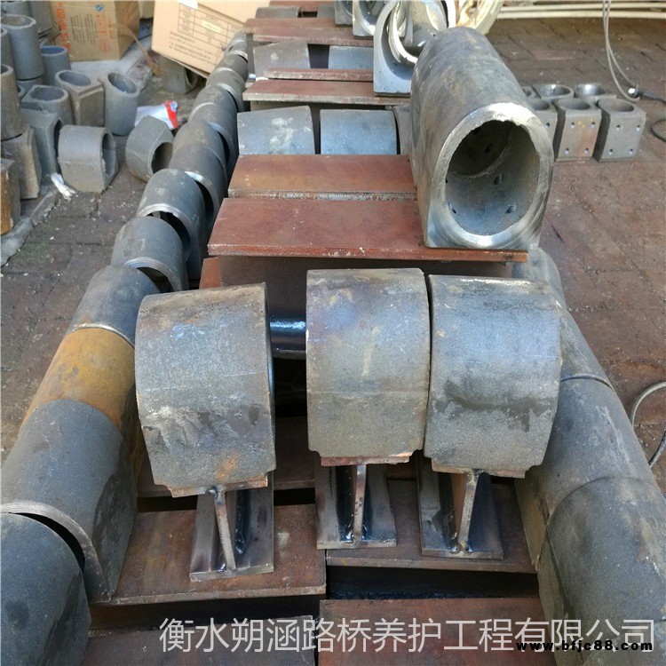 朔涵 橋梁防撞護欄支架 高速護欄支架 橋梁防撞護欄支架 復(fù)合管護欄