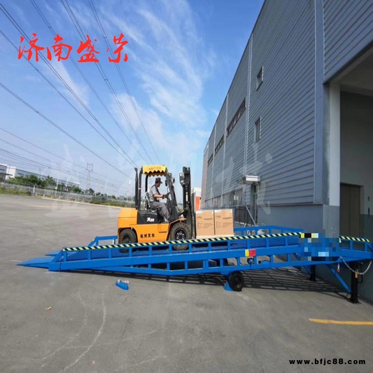 河北腳手架裝車移動式登車橋價格 盛榮集裝箱裝車橋 DCQY-10登車橋移動式