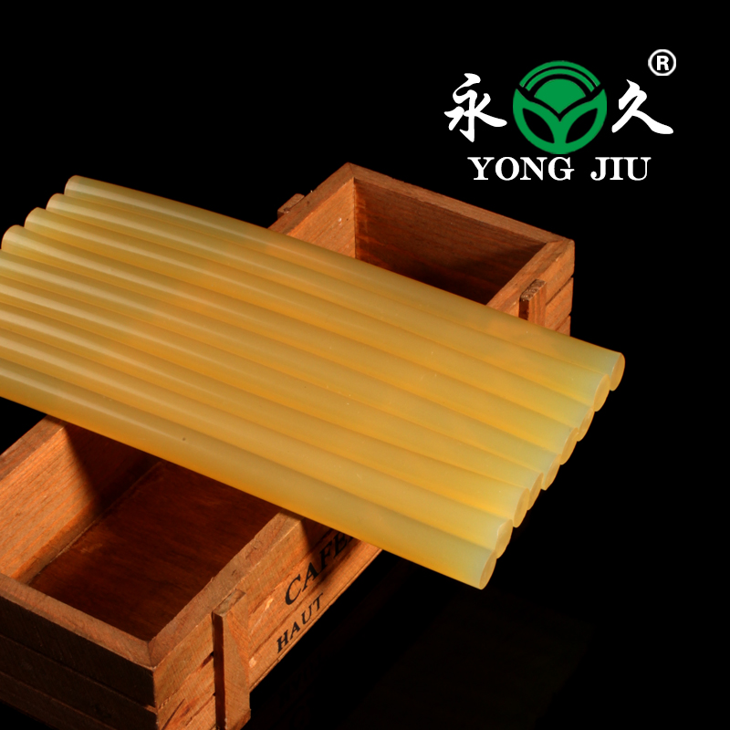 六鷹 山東淄博覆膜盒熱熔膠條膠粒夏季快干熱熔膠棒供應(yīng)商