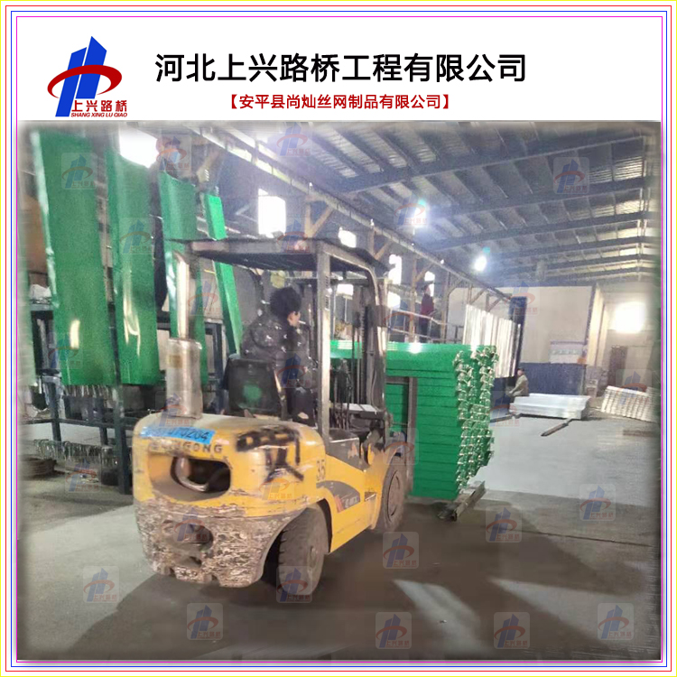 潤光加工銷售桃型柱圍欄網桃形柱護欄養殖果園隔離欄廠家