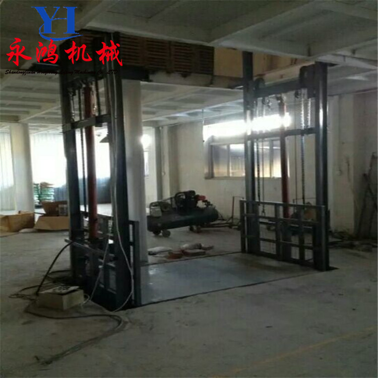 湖北隨州四柱導(dǎo)軌式升降機(jī)   小型升降機(jī)   四柱裝卸平臺(tái)